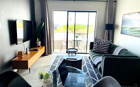 Business & Couples Apartment Near Mall Of Africa & Gallagher